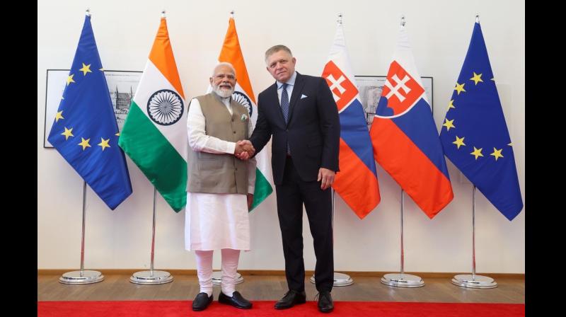 स्लोवाकिया के प्रधानमंत्री ने पीएम मोदी को 'असाधारण उपलब्धि' की दी बधाई, बोले– 'ये राजनीतिक चमत्कार' स्लोवाकिया के प्रधानमंत्री ने पीएम मोदी को 'असाधारण उपलब्धि' की दी बधाई, बोले– 'ये राजनीतिक चमत्कार'