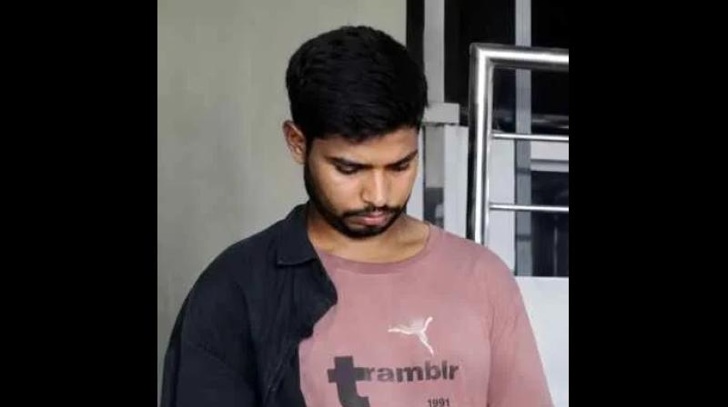 जमशेदपुरः चेन स्नैचिंग के आरोपी ने दारोगा की पिस्टल छीनकर की फायरिंग, पुलिस की जवाबी कार्रवाई में पैर में लगी गोली जमशेदपुरः चेन स्नैचिंग के आरोपी ने दारोगा की पिस्टल छीनकर की फायरिंग, पुलिस की जवाबी कार्रवाई में पैर में लगी गोली