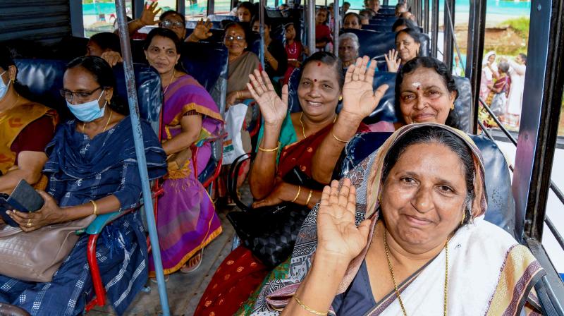केरल की 13 लाख महिलाओं ने की फ्री यात्रा, निजी ऑपरेटरों ने जताया विरोध केरल की 13 लाख महिलाओं ने की फ्री यात्रा, निजी ऑपरेटरों ने जताया विरोध