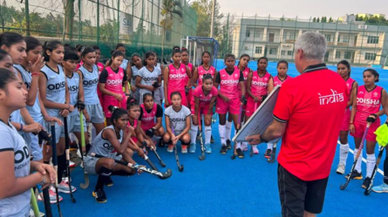 यूके टूर के लिए तैयार भारतीय जूनियर महिला हॉकी टीम, जानिए कब-कब होंगे मैच? यूके टूर के लिए तैयार भारतीय जूनियर महिला हॉकी टीम, जानिए कब-कब होंगे मैच?