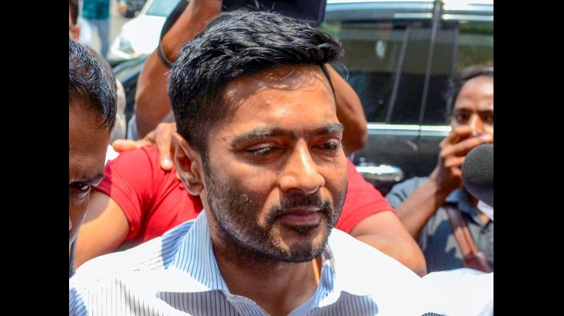 पश्चिम बंगाल: अभिषेक बनर्जी के भड़काऊ बयान मामले में सीआईडी ने कालीघाट में मारा छापा पश्चिम बंगाल: अभिषेक बनर्जी के भड़काऊ बयान मामले में सीआईडी ने कालीघाट में मारा छापा