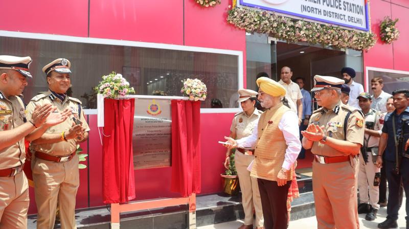 दिल्ली में पूरी तरह महिला स्टाफ वाला पहला महिला थाना शुरू, एलजी टीएस संधू ने किया उद्घाटन दिल्ली में पूरी तरह महिला स्टाफ वाला पहला महिला थाना शुरू, एलजी टीएस संधू ने किया उद्घाटन