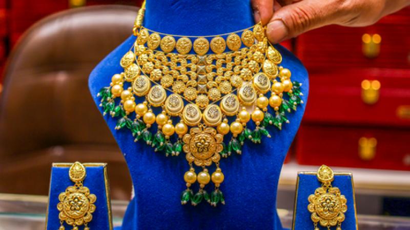 सस्ते में सोना और चांदी खरीदने का मौका; एक हफ्ते में दाम करीब 10,600 सस्ते में सोना और चांदी खरीदने का मौका; एक हफ्ते में दाम करीब 10,600