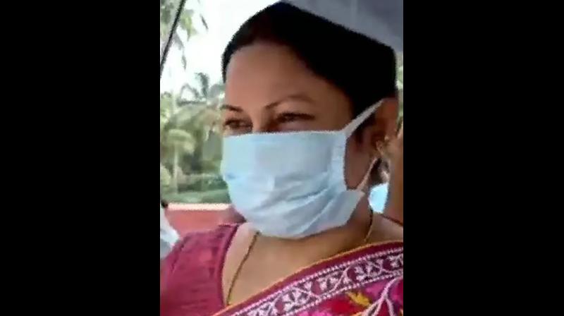 पश्चिम बंगाल: टीएमसी नेता जहांगीर खान की पत्नी गिरफ्तार, भारत-नेपाल पश्चिम बंगाल: टीएमसी नेता जहांगीर खान की पत्नी गिरफ्तार, भारत-नेपाल