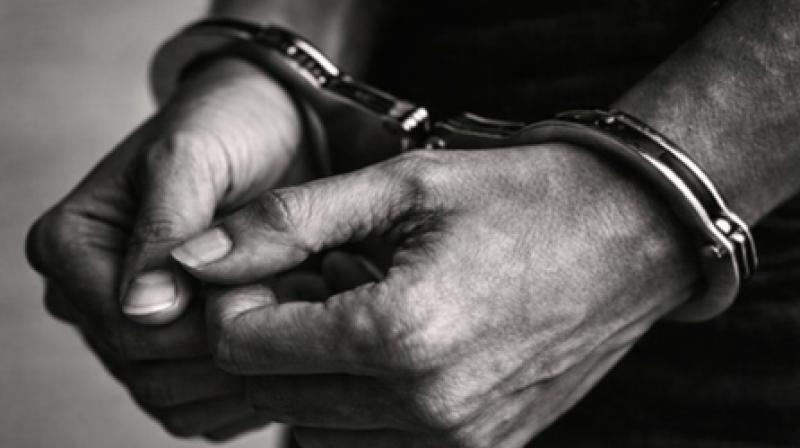 हैदराबादः फ्लश टैंक में छिपाकर रखे फोन का इस्तेमाल करते हुए पकड़ा गया नीट अभ्यर्थी हैदराबादः फ्लश टैंक में छिपाकर रखे फोन का इस्तेमाल करते हुए पकड़ा गया नीट अभ्यर्थी