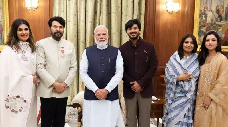 प्रधानमंत्री मोदी ने पद्म भूषण मलयालम अभिनेता ममूटी और उनके परिवार से प्रधानमंत्री मोदी ने पद्म भूषण मलयालम अभिनेता ममूटी और उनके परिवार से