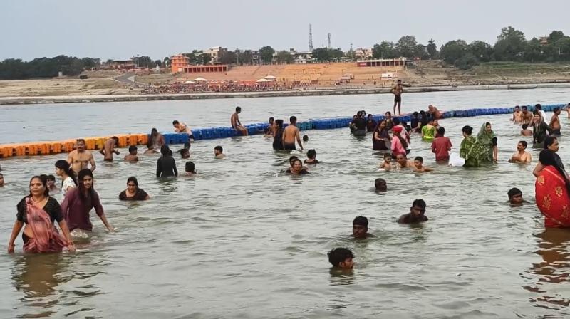 निर्जला एकादशी पर आस्था का महासंगम, त्रिवेणी संगम में हजारों श्रद्धालुओं ने लगाई पवित्र डुबकी निर्जला एकादशी पर आस्था का महासंगम, त्रिवेणी संगम में हजारों श्रद्धालुओं ने लगाई पवित्र डुबकी
