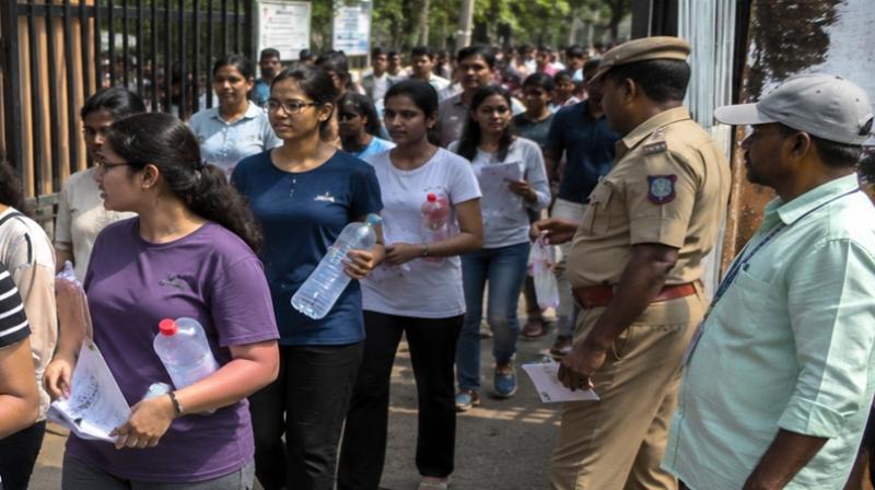 करौली में 11 केंद्रों पर वनपाल सीधी भर्ती परीक्षा आज, कंट्रोल रूम से होगी पल-पल की निगरानी करौली में 11 केंद्रों पर वनपाल सीधी भर्ती परीक्षा आज, कंट्रोल रूम से होगी पल-पल की निगरानी