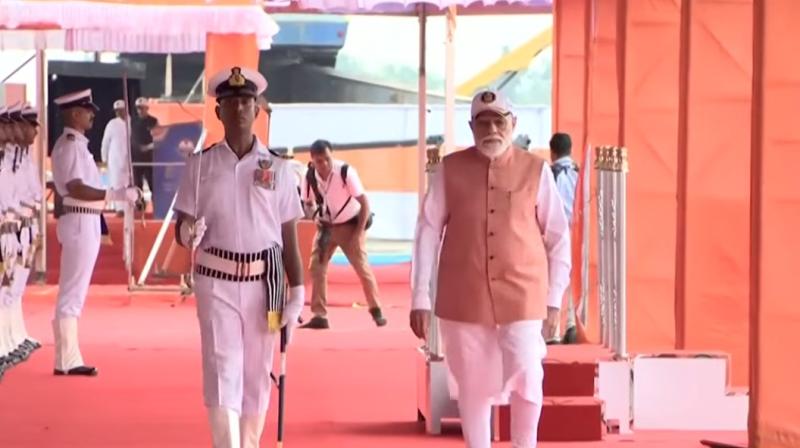 समुद्र से लेकर आकाश तक अधिक सुरक्षित और आत्मनिर्भर बन रहा भारत: पीएम समुद्र से लेकर आकाश तक अधिक सुरक्षित और आत्मनिर्भर बन रहा भारत: पीएम