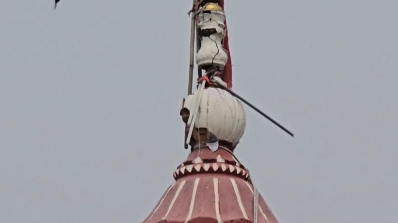 बिहार: दरभंगा के ऐतिहासिक जलेश्वरनाथ महादेव मंदिर पर गिरी आकाशीय बिजली, शिखर क्षतिग्रस्त बिहार: दरभंगा के ऐतिहासिक जलेश्वरनाथ महादेव मंदिर पर गिरी आकाशीय बिजली, शिखर क्षतिग्रस्त
