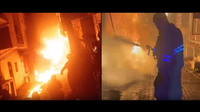 गाजियाबाद : ट्रांसफॉर्मर में लगी भीषण आग, 2 किलोमीटर दूर तक दिखीं गाजियाबाद : ट्रांसफॉर्मर में लगी भीषण आग, 2 किलोमीटर दूर तक दिखीं