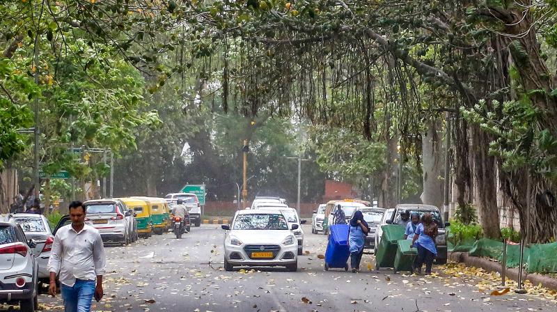 दिल्ली-एनसीआर में गरज-चमक और तेज हवाओं के साथ होगी बारिश, येलो अलर्ट दिल्ली-एनसीआर में गरज-चमक और तेज हवाओं के साथ होगी बारिश, येलो अलर्ट