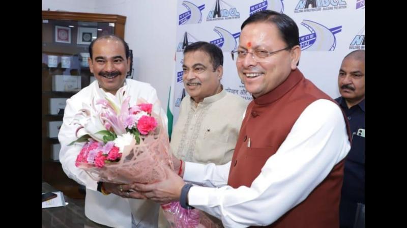 सीएम पुष्कर धामी ने केंद्रीय मंत्री गडकरी से की मुलाकात, 7000 करोड़ सीएम पुष्कर धामी ने केंद्रीय मंत्री गडकरी से की मुलाकात, 7000 करोड़