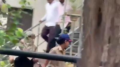 केतन हत्याकांड : कोर्ट ले जाते समय सिया गोयल ने मीडिया को किया अभद्र इशारा, वीडियो वायरल