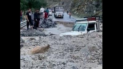 किन्नौर में बादल फटने से एनएच-05 बंद, कुल्लू-चंबा समेत राज्य की 60 सड़कें ब्लॉक