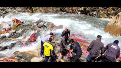 उत्तराखंड: यमुनोत्री धाम में पुलिस व सुरक्षा बलों ने चलाया विशेष स्वच्छता अभियान