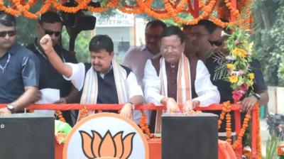भाजपा अध्यक्ष नितिन नवीन लखनऊ पहुंचे, सीएम योगी समेत नेताओं ने किया स्वागत, रथ पर निकला भव्य जुलूस