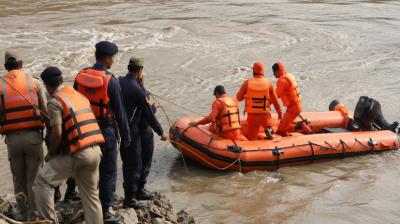 जम्मू-कश्मीर पुलिस और एसडीआरएफ ने तवी नदी में फंसे चार बच्चों को बचाया