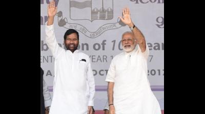 'जनसेवा और राष्ट्रसेवा के लिए स्मरणीय रहेंगे रामविलास', जयंती पर पीएम मोदी समेत कई दिग्गजों ने दी श्रद्धांजलि