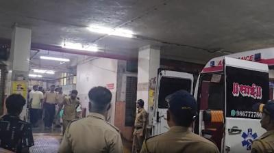 मुंबई में भारी बारिश से तीन मंजिला चॉल ढहा, पांच बच्चों सहित छह की मौत, सीएम ने जताया दुख