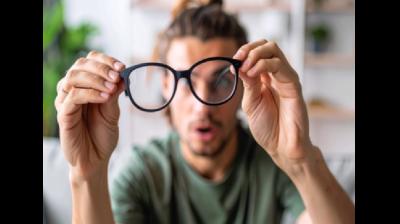 डिजिटल दौर में आंखों का रखें ख्याल, आयुर्वेद के ये आसान उपाय आएंगे काम