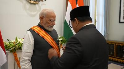 इंडोनेशिया ने भी पीएम मोदी को सर्वोच्च सम्मान से नवाजा, 'बिन्तांग अदिपुर्ना' मेडल से हुए सम्मानित