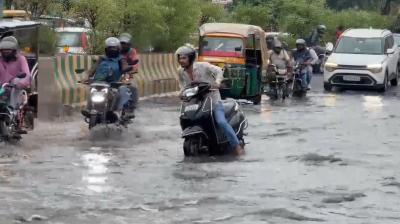 नोएडा-ग्रेटर नोएडा में बारिश बनी आफत, खुले मैनहोल में गिरा मासूम, प्राधिकरण की व्यवस्थाओं पर उठे सवाल