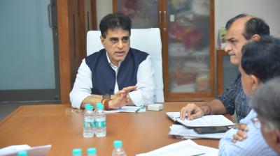 गुजरात सरकार ने भारी बारिश और 'रेड अलर्ट' के बीच स्वास्थ्य तैयारियों की समीक्षा की