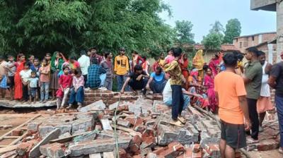 झारखंडः गिरिडीह में निर्माणाधीन मकान का छज्जा गिरा, मलबे में दबकर मां-बेटे की मौत