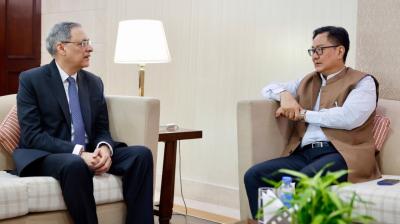 कतर के पूर्व अमीर रहे शेख हमद के देहांत पर भारत की ओर से शोक जताने रवाना हुए किरेन रिजिजू