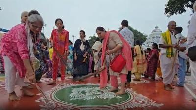 पुरी: जगन्नाथ रथ यात्रा से पहले गुंडिचा मंदिर में 'गुंडिचा मार्जन' की रस्म, श्रद्धालुओं ने की साफ-सफाई