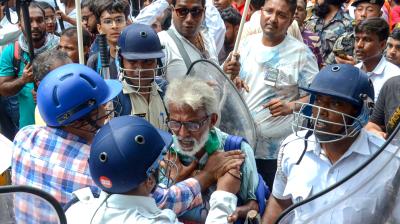 आरजी कर केस: शांतिपूर्ण प्रदर्शनकारियों पर दर्ज मामलों को वापस लेने की प्रक्रिया शुरू करेगी बंगाल सरकार
