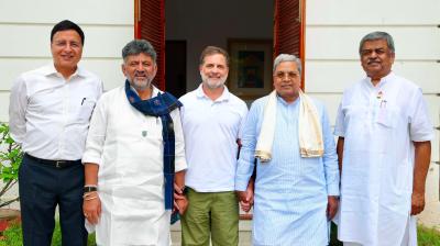कांग्रेस हाई कमान के फैसले में देरी के चलते कर्नाटक मंत्रिमंडल विस्तार स्थगित