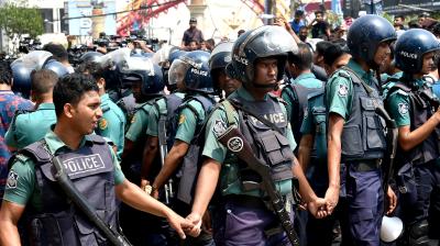 बांग्लादेश में छात्रों के प्रदर्शन पर पुलिस का लाठीचार्ज, अंतरराष्ट्रीय स्तर पर कार्रवाई की हुई आलोचना
