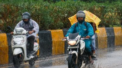 दिल्ली-एनसीआर में बारिश और तेज हवाओं का येलो अलर्ट, पूरे सप्ताह गर्मी से राहत के संकेत