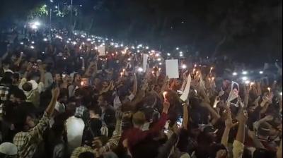 अलीगढ़ मुस्लिम यूनिवर्सिटी में खामेनेई की मौत पर प्रदर्शन, छात्रों ने जताया विरोध