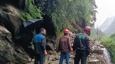 भारी बारिश से उत्तराखंड बेहाल, 142 सड़कें प्रभावित, मौसम विभाग ने जारी किया येलो अलर्ट