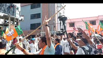 पटना में भाजपा-कांग्रेस कार्यकर्ताओं के बीच झड़प, चले ईंट-पत्थर; कई घायल