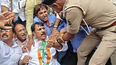 अहमदाबाद में नीट पेपर लीक के विरोध में प्रदर्शन, गुजरात कांग्रेस अध्यक्ष समेत 100 लोग हिरासत में