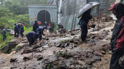 सिक्किम टनल हादसा: मृतकों की संख्या 22 पहुंची, मलबे में फंसे अन्य कर्मचारियों की तलाश जारी