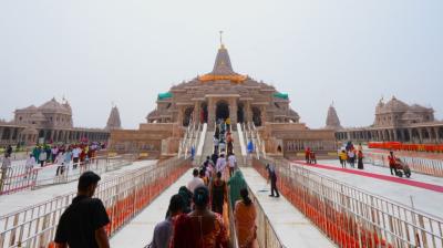 राम मंदिर ट्रस्ट ने जारी कीं नई तस्वीरें, अयोध्या में रामलला के दर्शन के लिए उमड़ रही श्रद्धालुओं की भीड़