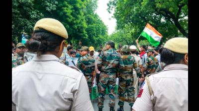 प्रदर्शनकारियों के लिए खाना ले जाने पर युवकों को हिरासत में लेने का दावा झूठा और भ्रामक : दिल्ली पुलिस