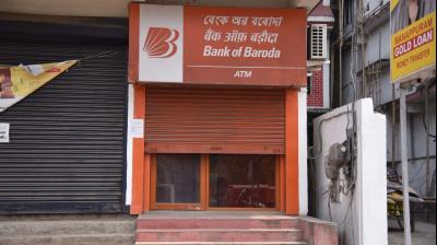 एकमुश्त 5,680 करोड़ रुपए के घाटे से बैंक ऑफ बड़ौदा का पहली तिमाही का मुनाफा 72 प्रतिशत लुढ़का, एनआईआई में 9.5 प्रतिशत की बढ़ोतरी
