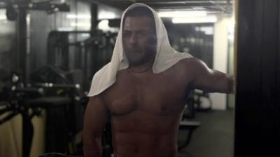 जिम में वर्कआउट करते हुए दिखे सलमान खान, शेयर किया दमदार कैप्शन