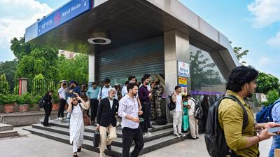 जंतर-मंतर पर प्रदर्शन खत्म होने के बाद दिल्ली मेट्रो के सभी स्टेशनों के एंट्री गेट खुले
