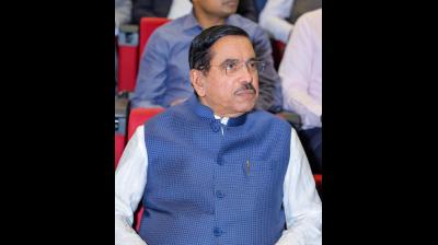 धर्मेंद्र प्रधान के इस्तीफे के बाद प्रल्हाद जोशी को शिक्षा मंत्रालय का अतिरिक्त प्रभार सौंपा गया
