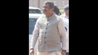 विपक्ष ने धर्मेंद्र प्रधान के इस्तीफे को छात्र आंदोलन की जीत बताकर मनाया जश्न