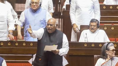 मानसून सत्र के दूसरे सप्ताह में भी हंगामा, दोनों सदनों की कार्यवाही स्थगित