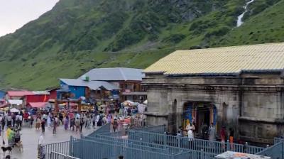 उत्तराखंड: ऑरेंज अलर्ट के बीच रुद्रप्रयाग में थमी बारिश, केदारनाथ धाम में श्रद्धालु कर रहे दर्शन