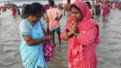 प्रयागराज में गुरु पूर्णिमा पर उमड़ा आस्था का सैलाब, श्रद्धालुओं ने संगम में लगाई पवित्र डुबकी
